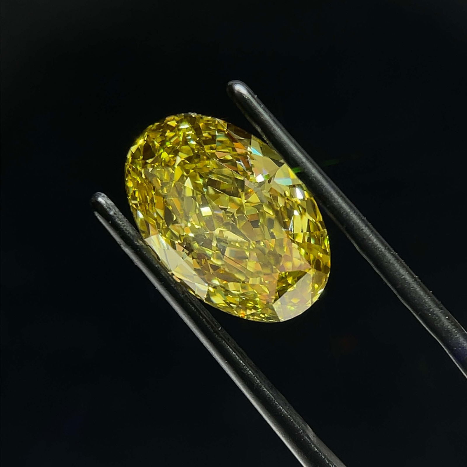 Loose Diamond - OVAL 5.56ct Fancy Intense Green Yellow VVS2: Loose Diamond - OVAL 5.56ct Fancy Intense Green Yellow VVS2 Source: This is a real non-mined Diamond that has been grown in a lab Shape: OVAL Carats: 5.56 Color: Fancy Intense Green Yellow Certificati