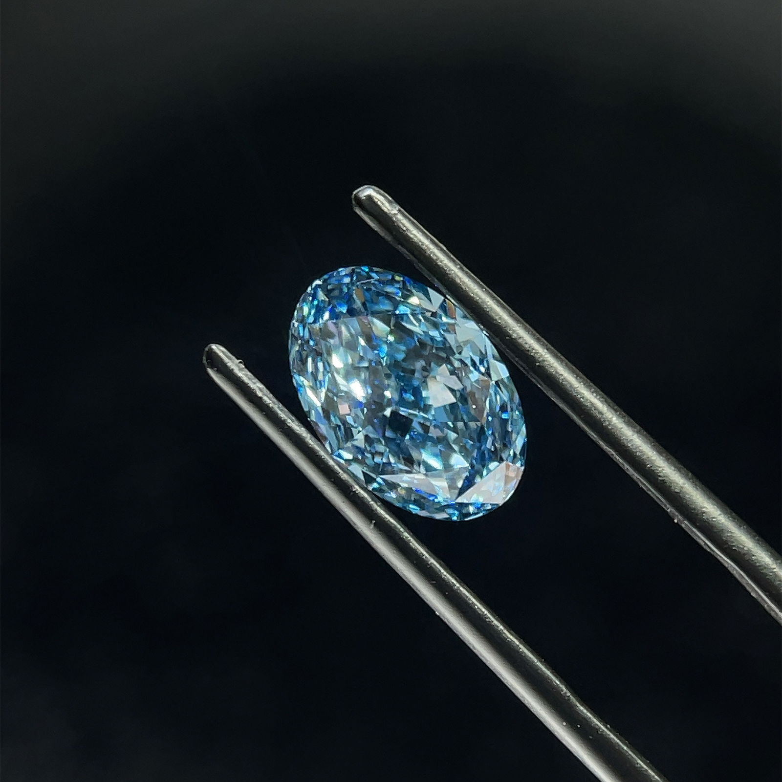 Loose Diamond - OVAL 2.32ct Fancy Vivid Blue VS1: Loose Diamond - OVAL 2.32ct Fancy Vivid Blue VS1 Source: This is a real non-mined Diamond that has been grown in a lab Shape: OVAL Carats: 2.32 Color: Fancy Vivid Blue Certification: IGI Video: