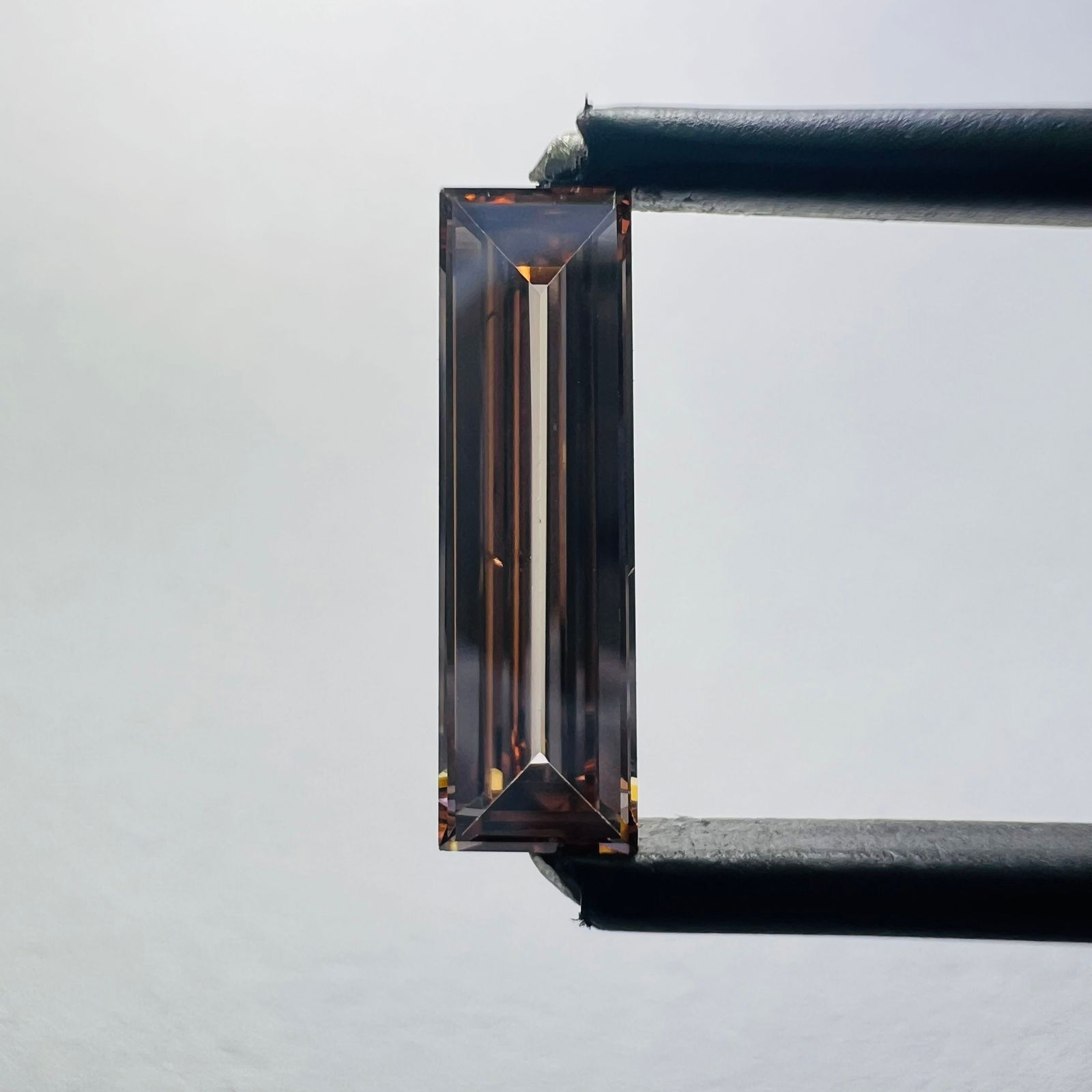 Loose Diamond - BAGUETTE 0.71ct Brown VS1: Loose Diamond - BAGUETTE 0.71ct Brown VS1 Source: This is a real non-mined Diamond that has been grown in a lab Shape: BAGUETTE Carats: 0.71 Color: Brown Certification: NONE Additional images availabl