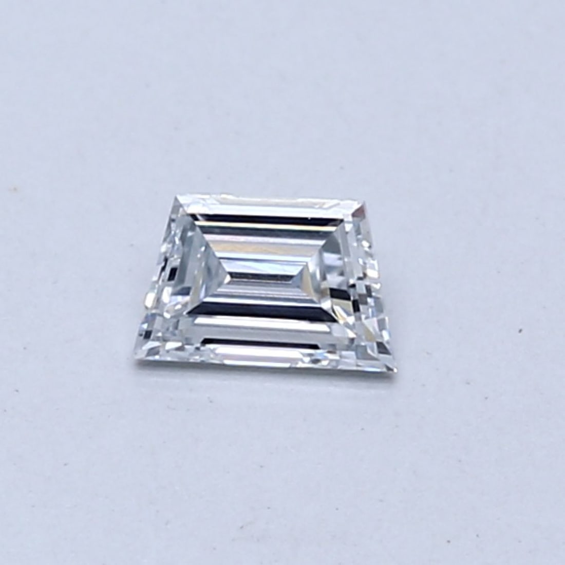 Loose Diamond - TRAPEZOID 0.24ct Blue VS1: Loose Diamond - TRAPEZOID 0.24ct Blue VS1 Source: This is a real non-mined Diamond that has been grown in a lab Shape: TRAPEZOID Carats: 0.24 Color: Blue Certification: NONE Additional images availabl