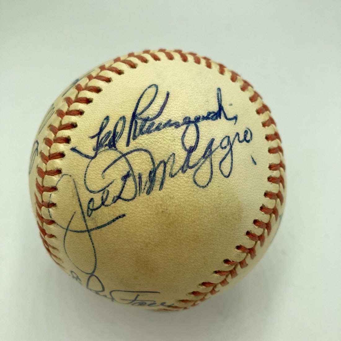 Multi Signed Baseball JSA COA DiMaggio Mays Musial Stengel Vintage 1974: Multi Signed Baseball JSA COA DiMaggio Mays Musial Stengel Vintage 1974 This remarkable collectible features a vintage 1974 Official National League Feeney Baseball, expertly signed by baseball legend