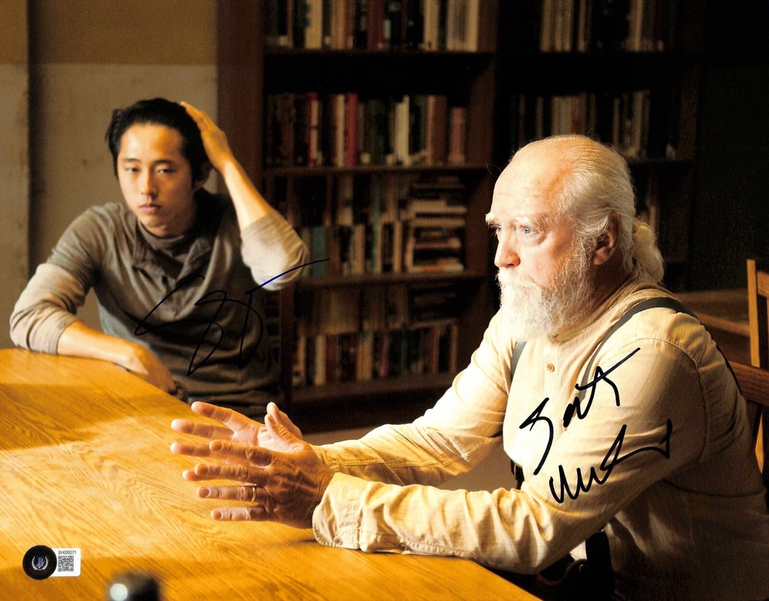 Scott Wilson Steven Yeun Signed The Walking Dead 11x14 Photo Beckett Authenticated: Scott Wilson Steven Yeun Signed The Walking Dead 11x14 Photo Beckett Authenticated This stunning 11x14 color photograph features the signatures of actors Scott Wilson and Steven Yeun, best known for t