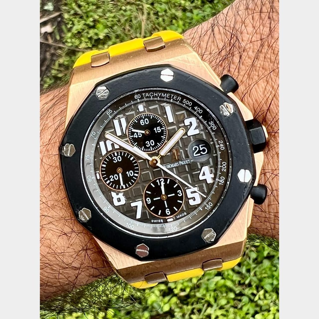 Audemars Piguet 18K Rose Gold Royal Oak Offshore Watch with Box and Papers: Audemars Piguet 18K Rose Gold Royal Oak Offshore Watch with Box and Papers Introducing the Audemars Piguet 18K Rose Gold Royal Oak Offshore Watch, a luxurious timepiece that effortlessly combines eleg