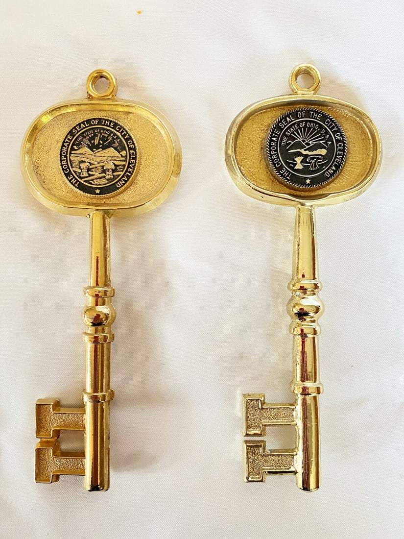 Cleveland Ohio Gold-Plated Keys Presented by Mayors Perk and Voinovich: Cleveland Ohio Gold-Plated Keys Presented by Mayors Perk and Voinovich This remarkable set features two keys from the City of Cleveland, Ohio, crafted from gold-plated metal. One key was presented by