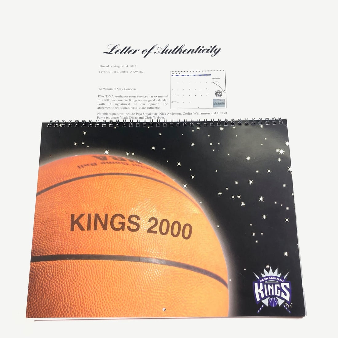 2000 Sacramento Kings Calendar with 14 PSA/DNA Autographs: 2000 Sacramento Kings Calendar with 14 PSA/DNA Autographs This is an original Sacramento Kings calendar featuring the signatures of the 2000 Sacramento Kings team. The calendar includes 14 authenticat