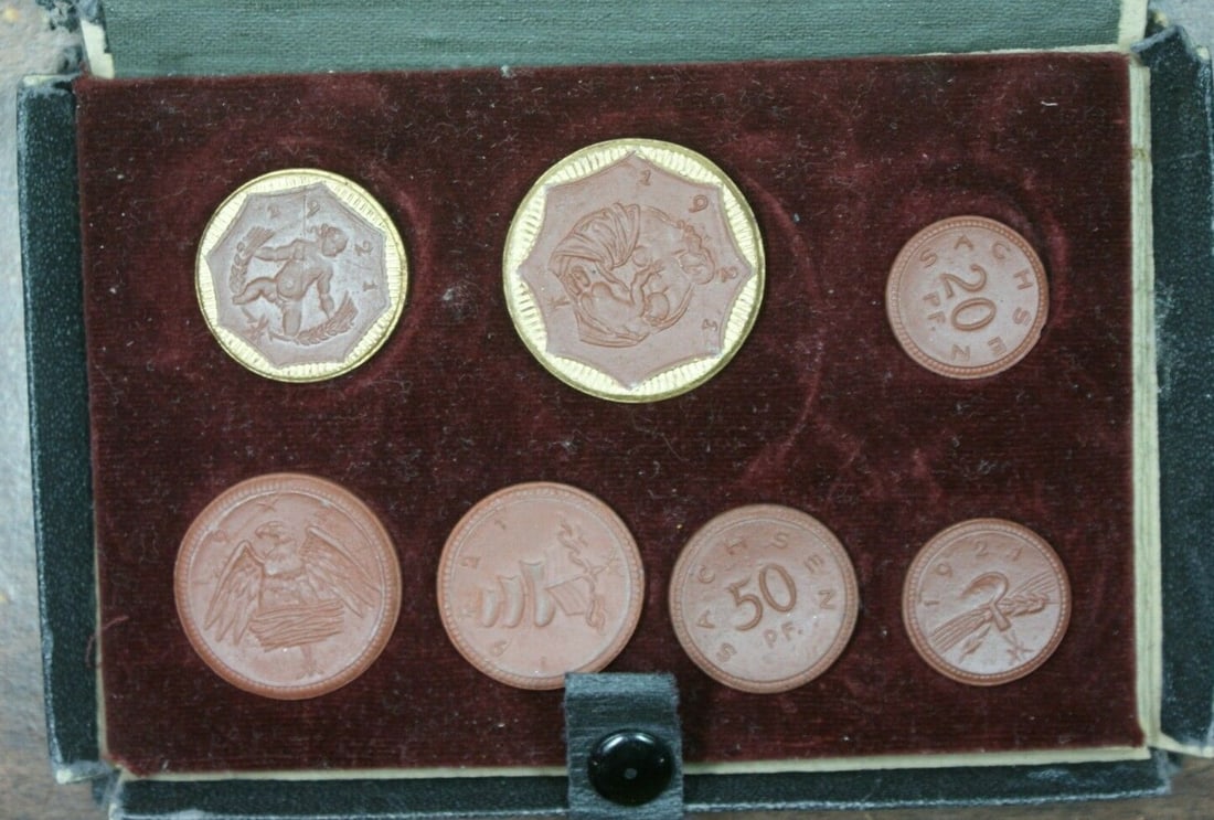 Set of 6 German 1921 Ceramic Notegeld Coins Uncirculated: Set of 6 German 1921 Ceramic Notegeld Coins Uncirculated This is a set of six uncirculated ceramic coins from Germany, dated 1921. The set includes denominations of 20PF, 20PF, 50PF, 1, 2, 5, and 20.