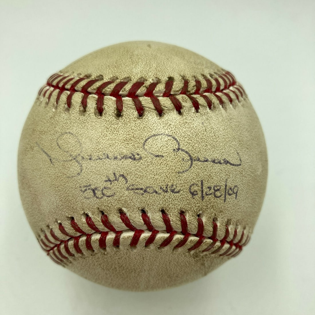 Mariano Rivera 500th Save Signed Game Used Baseball MEARS JSA COA: Mariano Rivera 500th Save Signed Game Used Baseball MEARS JSA COA Celebrate a milestone in baseball history with this historic Mariano Rivera signed game-used baseball, commemorating his 500th save on