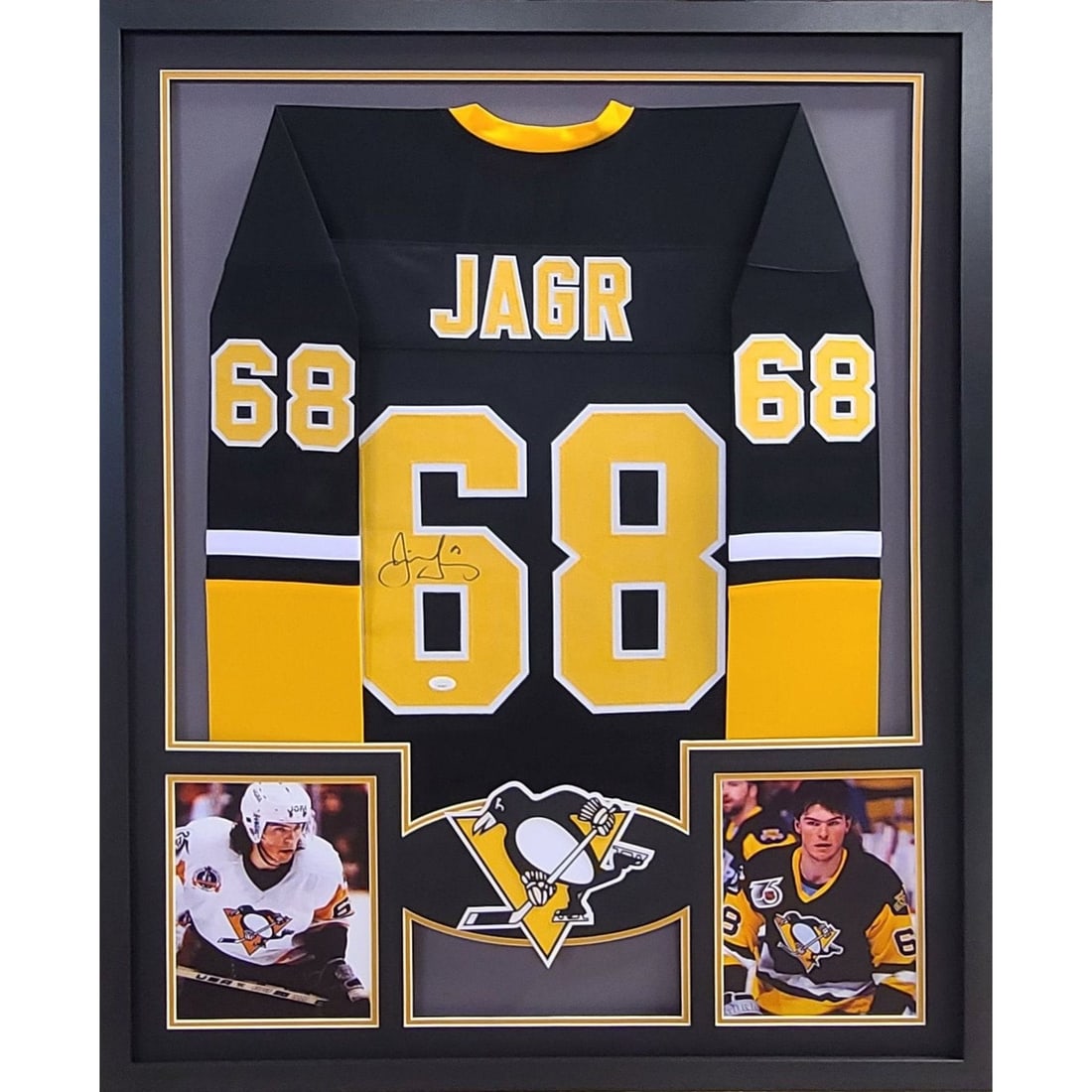 Jaromir Jagr Autographed Framed Jersey JSA Certified Pittsburgh Penguins: Jaromir Jagr Autographed Framed Jersey JSA Certified Pittsburgh Penguins This autographed Jaromir Jagr framed jersey showcases a remarkable piece of sports memorabilia. Authenticated by JSA, one of th
