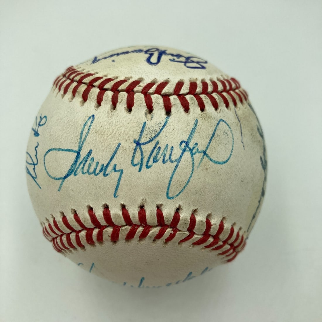 Sandy Koufax Nolan Ryan Multi Signed Baseball 18 Autographs JSA COA: Sandy Koufax Nolan Ryan Multi Signed Baseball 18 Autographs JSA COA This exceptional multi-signed baseball showcases the legends of pitching in Major League Baseball, featuring 18 renowned signatures