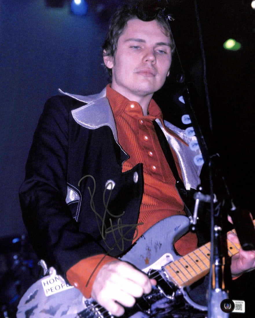Billy Corgan Smashing Pumpkins Signed 11x14 Photo Beckett Certified: Billy Corgan Smashing Pumpkins Signed 11x14 Photo Beckett Certified This stunning 11x14 photograph features a silver permanent marker autograph from Billy Corgan, the iconic frontman of the Smashing P