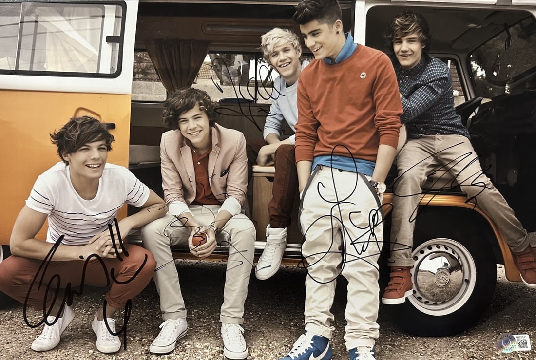 One Direction Signed 12x18 Photo with Beckett LOA: One Direction Signed 12x18 Photo with Beckett LOA This stunning 12x18 photograph captures the full band One Direction, featuring signatures from all five members: Harry Styles, Niall Horan, Louis Toml