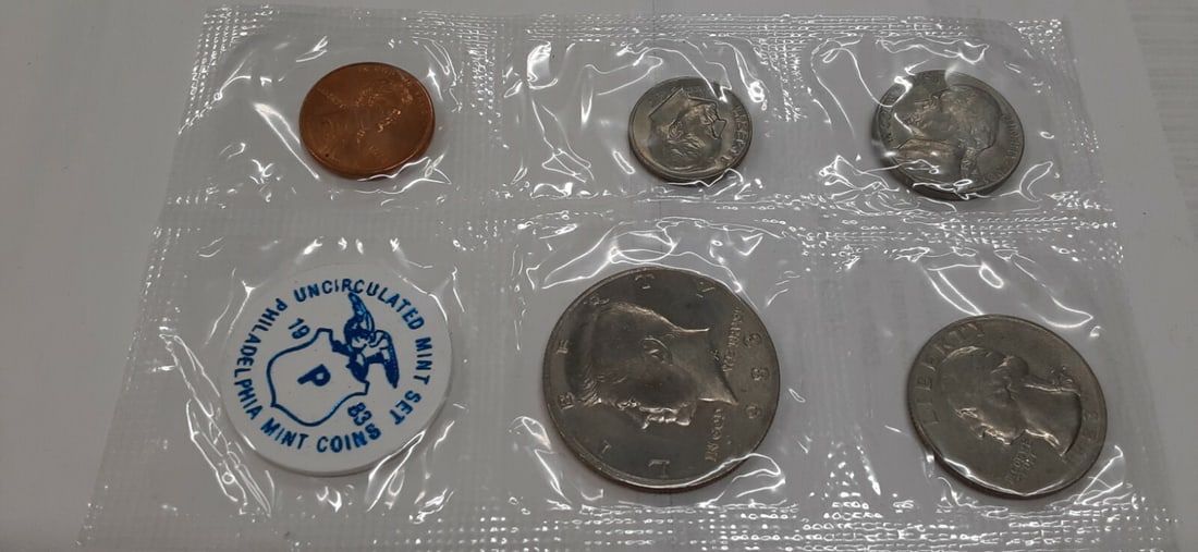 1983 Krause Publications 10-Coin BU Set Philadelphia and Denver Mint Collection: 1983 Krause Publications 10-Coin BU Set Philadelphia and Denver Mint Collection This is a 1983 P&D U.S. Coin Year Set featuring 10 Brilliant Uncirculated (BU) coins, with 5 coins from each the Denver