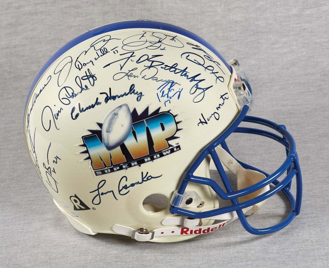 Full Size Super Bowl MVP Signed Helmet 26 Autographs Beckett COA: Full Size Super Bowl MVP Signed Helmet 26 Autographs Beckett COA This exceptional full-size helmet, featuring the Super Bowl MVP logo, is autographed by an impressive 26 former Super Bowl MVPs, making