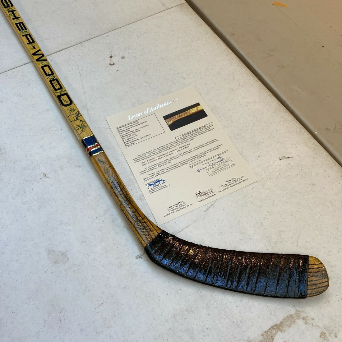 1986-87 Montreal Canadiens Signed Game Used Hockey Stick JSA COA 26 Signatures: 1986-87 Montreal Canadiens Signed Game Used Hockey Stick JSA COA 26 Signatures This is a game-used hockey stick from the 1986-87 Montreal Canadiens, featuring 26 signatures from the team members, incl