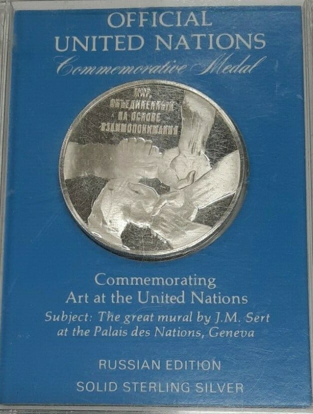 Russia Edition 1972 United Nations Sterling Silver Medal by Franklin Mint: Russia Edition 1972 United Nations Sterling Silver Medal by Franklin Mint This 1972 United Nations commemorative medal is crafted in sterling silver and is the Russia Edition from the Franklin Mint. I