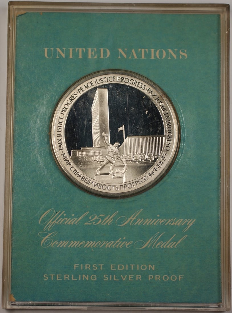 United Nations 25th Anniversary 1970 Silver Medal First Edition: United Nations 25th Anniversary 1970 Silver Medal First Edition This is a 1970 United Nations Twenty-Fifth Anniversary Silver Medal, First Edition. Issued to commemorate the 25th anniversary of the Un