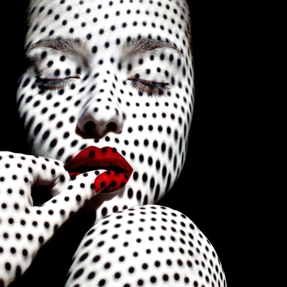 Giuliano Bekor M13 Framed Photography 40x40 Edition of 20: Giuliano Bekor M13 Framed Photography 40x40 Edition of 20 Introducing the stunning "M13" Photography by Giuliano Bekor, a framed artwork that showcases a vibrant blend of Pop Art elements and the huma