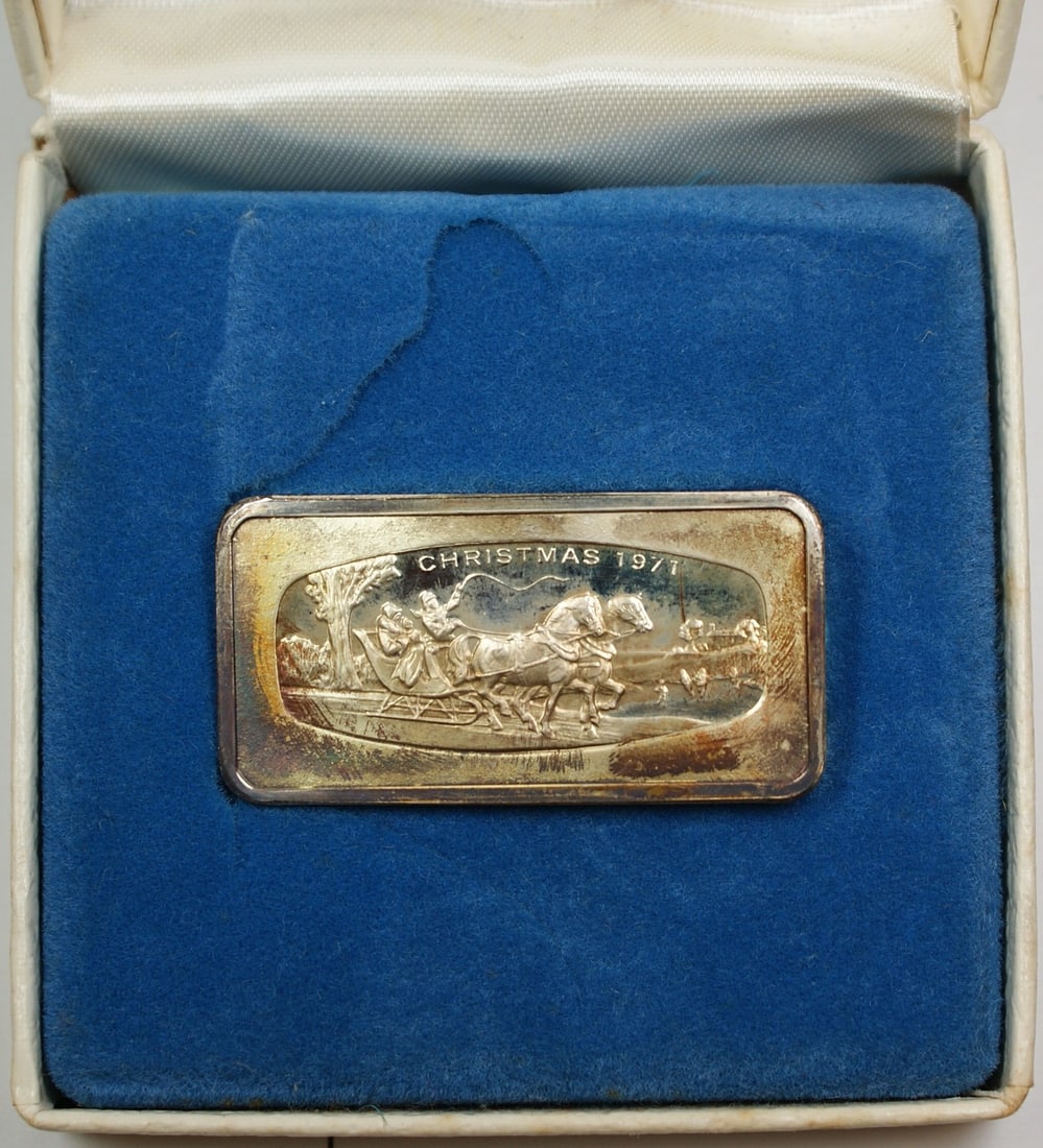 Sterling Silver 1000 Grain Ingot Christmas 1971 Commemorative: Sterling Silver 1000 Grain Ingot Christmas 1971 Commemorative This 1000 grain ingot is crafted from solid sterling silver and was produced by Franklin Mint in the United States. Issued as a commemorat