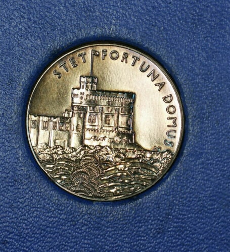 1935 King George V Silver Jubilee Medal in Original Presentation Box: 1935 King George V Silver Jubilee Medal in Original Presentation Box This 1935 United Kingdom Silver Jubilee medallion commemorates the ascension of King George V to the throne in 1910. The silver med