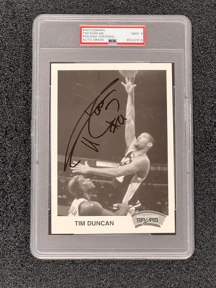 Tim Duncan Autographed Photo PSA/DNA Authenticated San Antonio Spurs: Tim Duncan Autographed Photo PSA/DNA Authenticated San Antonio Spurs This professionally printed photograph features the iconic Tim Duncan, a legendary player for the San Antonio Spurs. The autograph