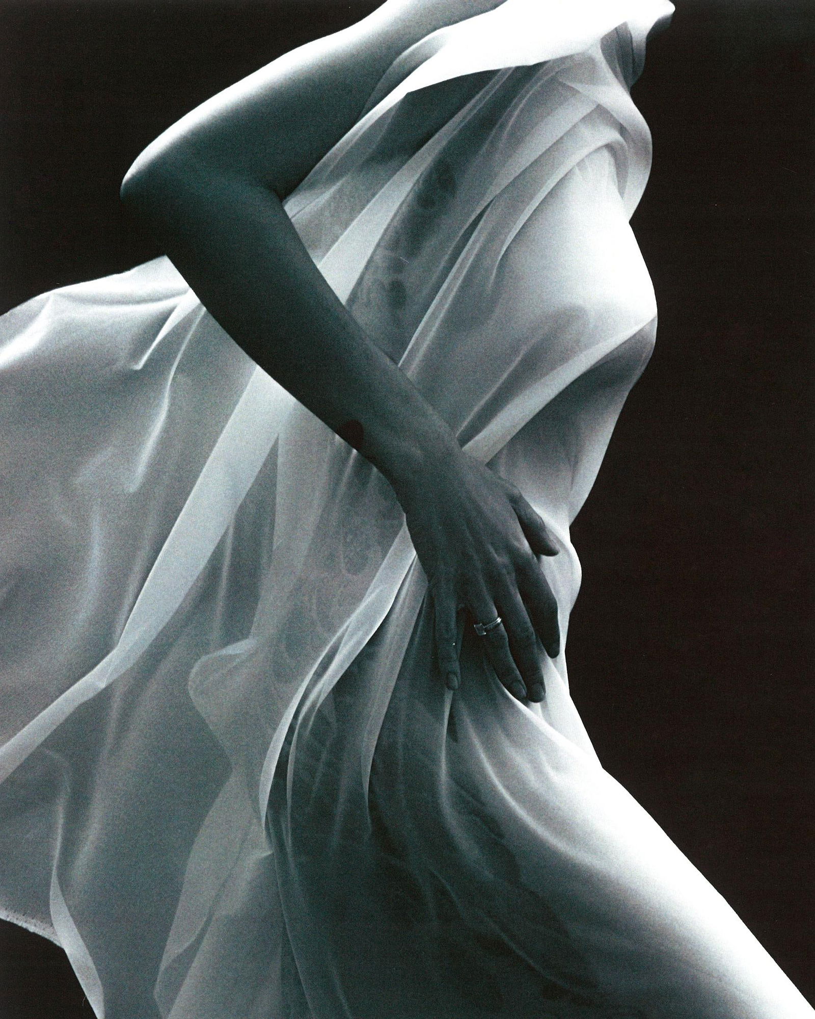 Kseniya Vashchenko Velum Black & White Photo 39 x 31 Ed of 7: Kseniya Vashchenko Velum Black & White Photo 39 x 31 Ed of 7 Introducing "Velum," a striking piece of black and white photography by Kseniya Vashchenko, measuring 39" x 31". Created in 2023, this artw