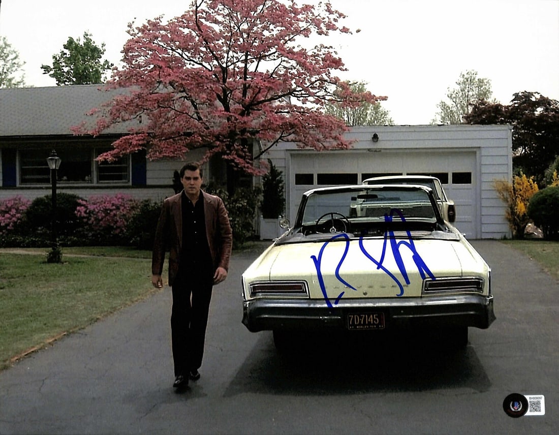 Ray Liotta Goodfellas Signed 11x14 Photo Beckett Certified: Ray Liotta Goodfellas Signed 11x14 Photo Beckett Certified This captivating 11x14 photograph features Ray Liotta's iconic portrayal of Henry Hill in the classic film Goodfellas. The image is beautiful