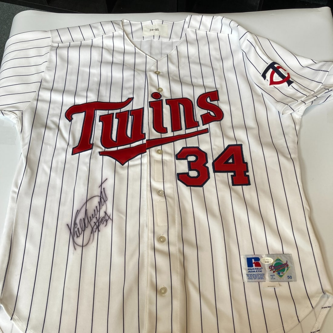 Kirby Puckett Signed 1995 Twins Jersey with JSA COA: Kirby Puckett Signed 1995 Twins Jersey with JSA COA Celebrate the legacy of Hall of Famer Kirby Puckett with this authentic 1995 Minnesota Twins game-issued jersey. This unique piece features red scri