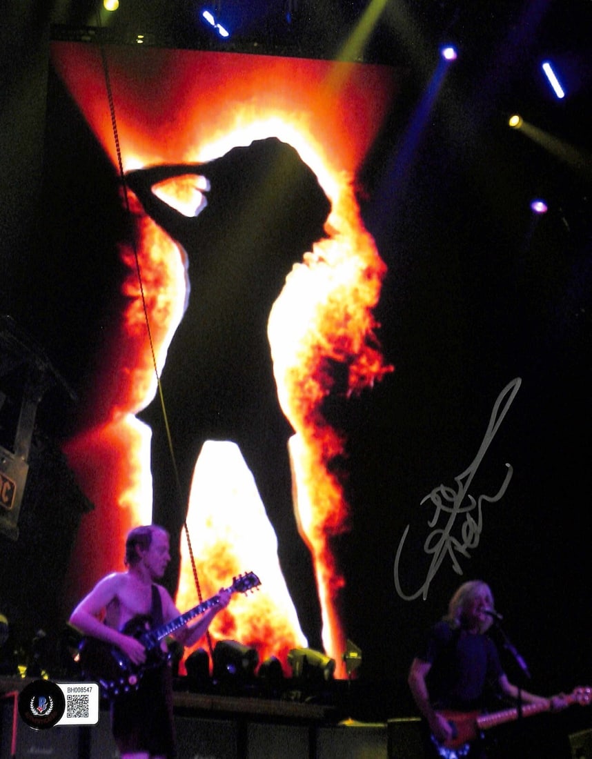 8x10 Photo Signed by AC/DC Bassist Cliff Williams with Beckett Authentication: 8x10 Photo Signed by AC/DC Bassist Cliff Williams with Beckett Authentication This is an original 8x10 photograph autographed by Cliff Williams, the bassist of AC/DC. The signature was made in silver