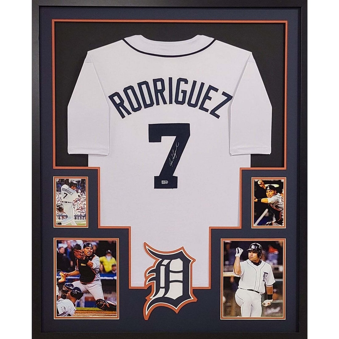 Ivan Rodriguez Signed Framed Jersey with Sports Integrity COA: Ivan Rodriguez Signed Framed Jersey with Sports Integrity COA This is an autographed framed jersey of Ivan "Pudge" Rodriguez, a celebrated player known for his time with the Tigers. The jersey is auth