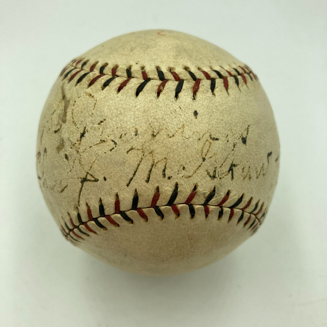 Hughie Jennings John McGraw Signed 1924 National League Baseball JSA Authenticated: Hughie Jennings John McGraw Signed 1924 National League Baseball JSA Authenticated This historic baseball features signatures from Hughie Jennings and John McGraw, two legendary figures in baseball hi