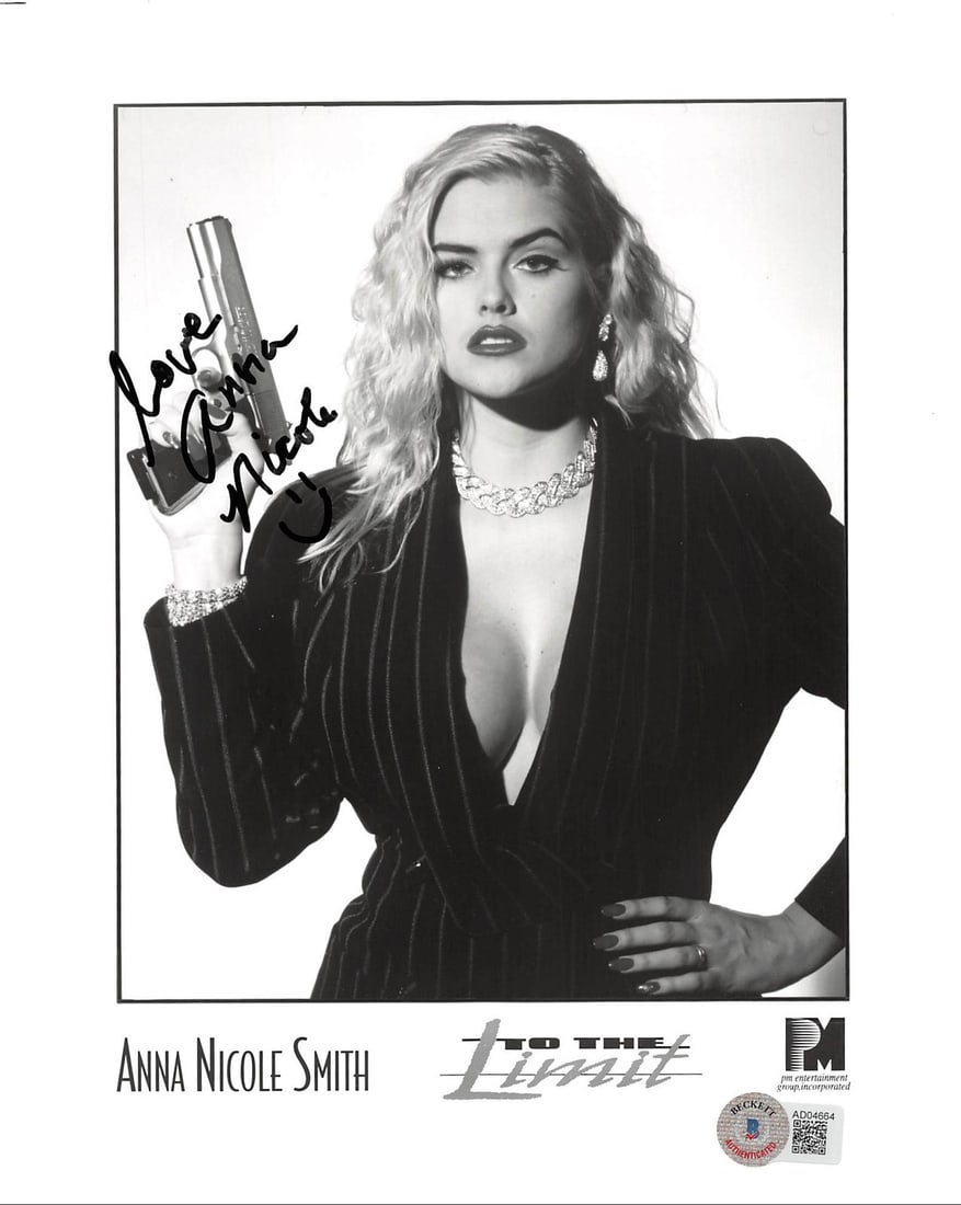 Anna Nicole Smith Signed 8x10 B&W Photo Love To The Limit Beckett COA: Anna Nicole Smith Signed 8x10 B&W Photo Love To The Limit Beckett COA This striking 8x10 black and white photograph features a personal inscription of "Love" and is autographed by Anna Nicole Smith fr