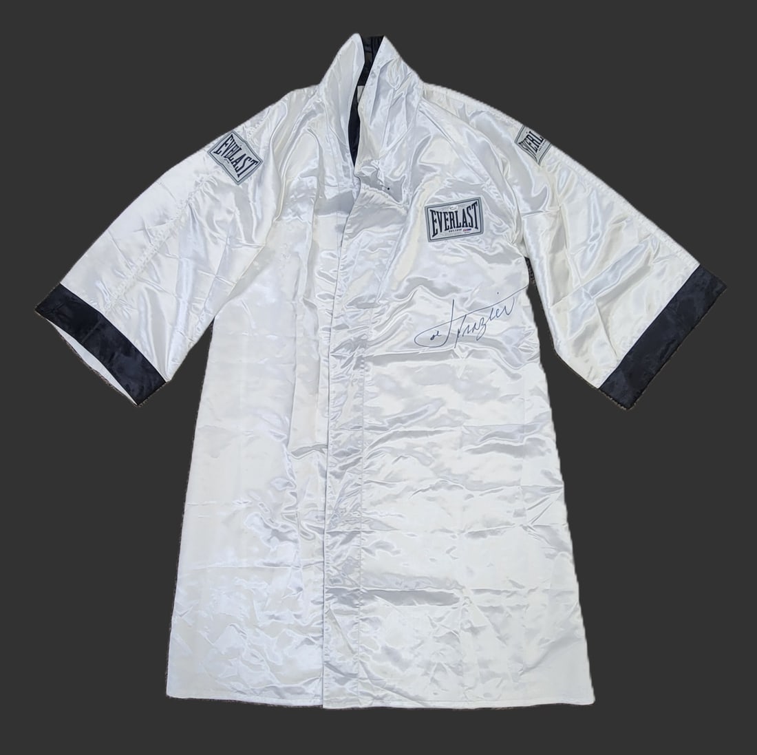 Joe Frazier Autographed Everlast Boxing Robe with PSA DNA COA (1 of 6)