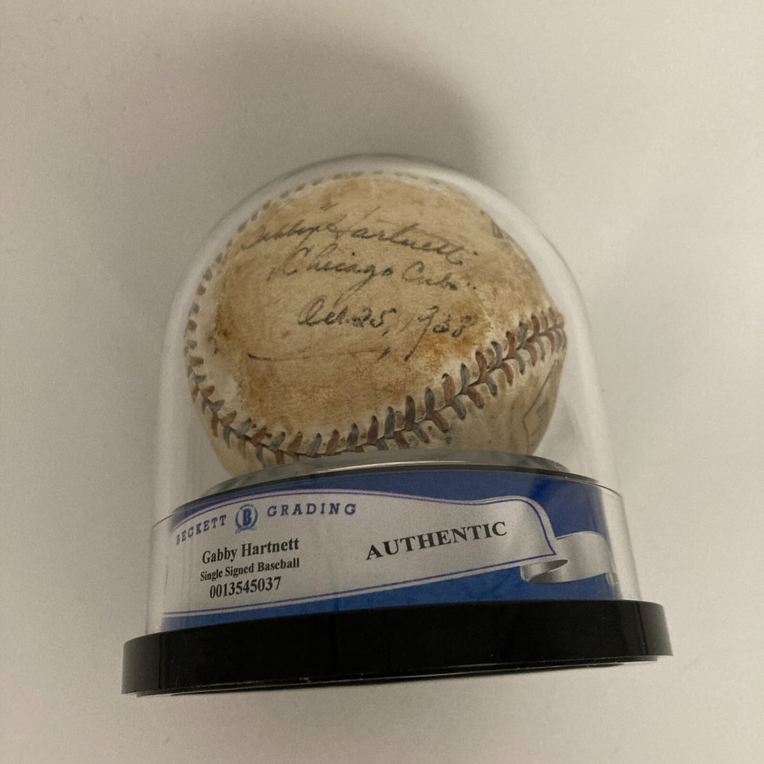 Gabby Hartnett 1938 Signed Official League Baseball Beckett Authenticated: Gabby Hartnett 1938 Signed Official League Baseball Beckett Authenticated This is an authentic single-signed baseball by Gabby Hartnett from 1938, featuring the Official League stamp. The ball has bee