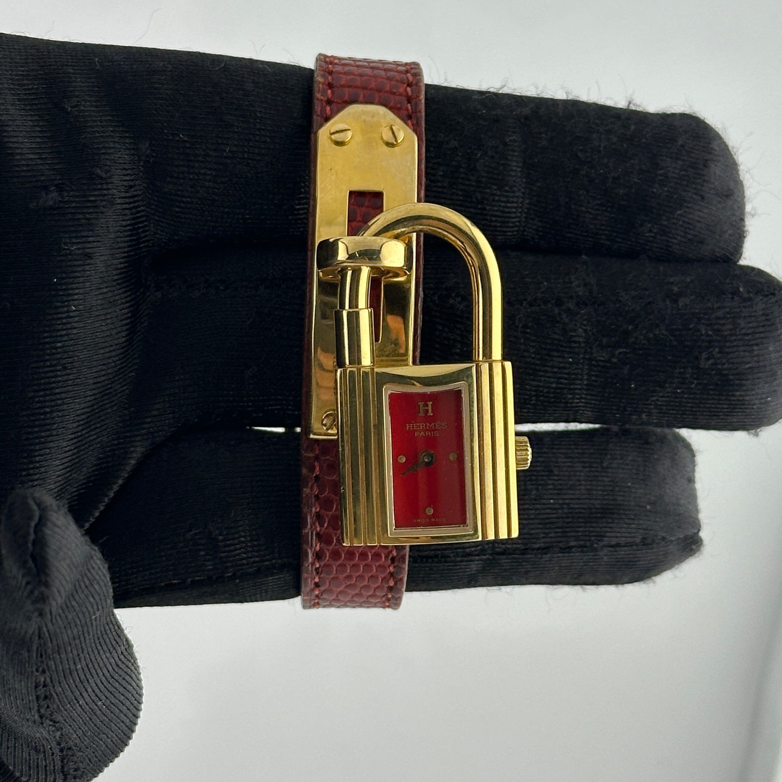 Hermes Kelly Ladies Watch Red Dial Leather Strap Ref KE1.201.170: Hermes Kelly Ladies Watch Red Dial Leather Strap Ref KE1.201.170 This ladies Hermes Kelly watch features a striking red dial and is paired with a leather bracelet. The timepiece is part of the Kelly s