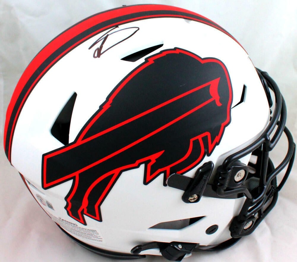 Stefon Diggs Buffalo Bills Signed SpeedFlex Helmet Beckett Authenticated: Stefon Diggs Buffalo Bills Signed SpeedFlex Helmet Beckett Authenticated This authentic Buffalo Bills Lunar SpeedFlex helmet is signed by star player Stefon Diggs. The item is certified as original, e