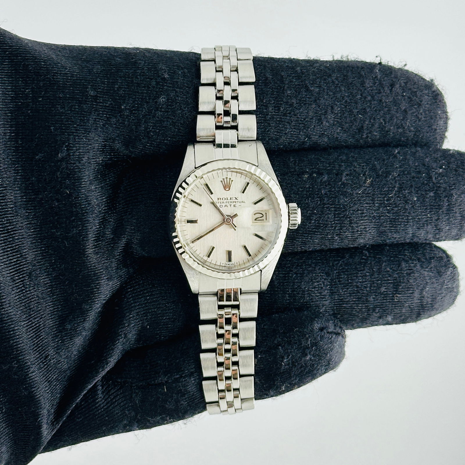 Ladies Rolex 6917 Silver Dial Oyster Perpetual Date with Folded Jubilee Bracelet: Ladies Rolex 6917 Silver Dial Oyster Perpetual Date with Folded Jubilee Bracelet This ladies' Rolex Oyster Perpetual Date watch features a silver dial, fluted bezel, and a folded Jubilee bracelet. The