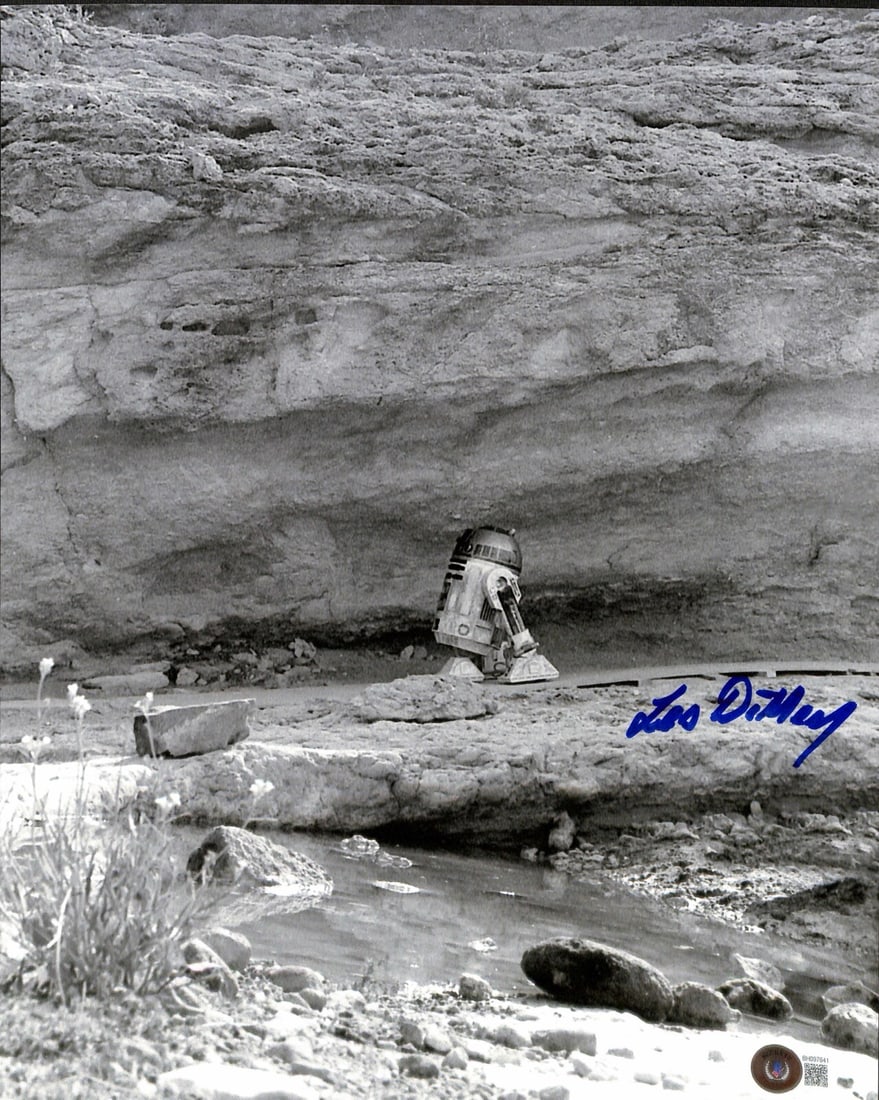 11x14 Leslie Dilley Signed Star Wars Photograph Beckett Authenticated: 11x14 Leslie Dilley Signed Star Wars Photograph Beckett Authenticated This 11x14 photograph is autographed by Leslie Dilley, the Oscar-winning art director known for his work on Star Wars. The signatu