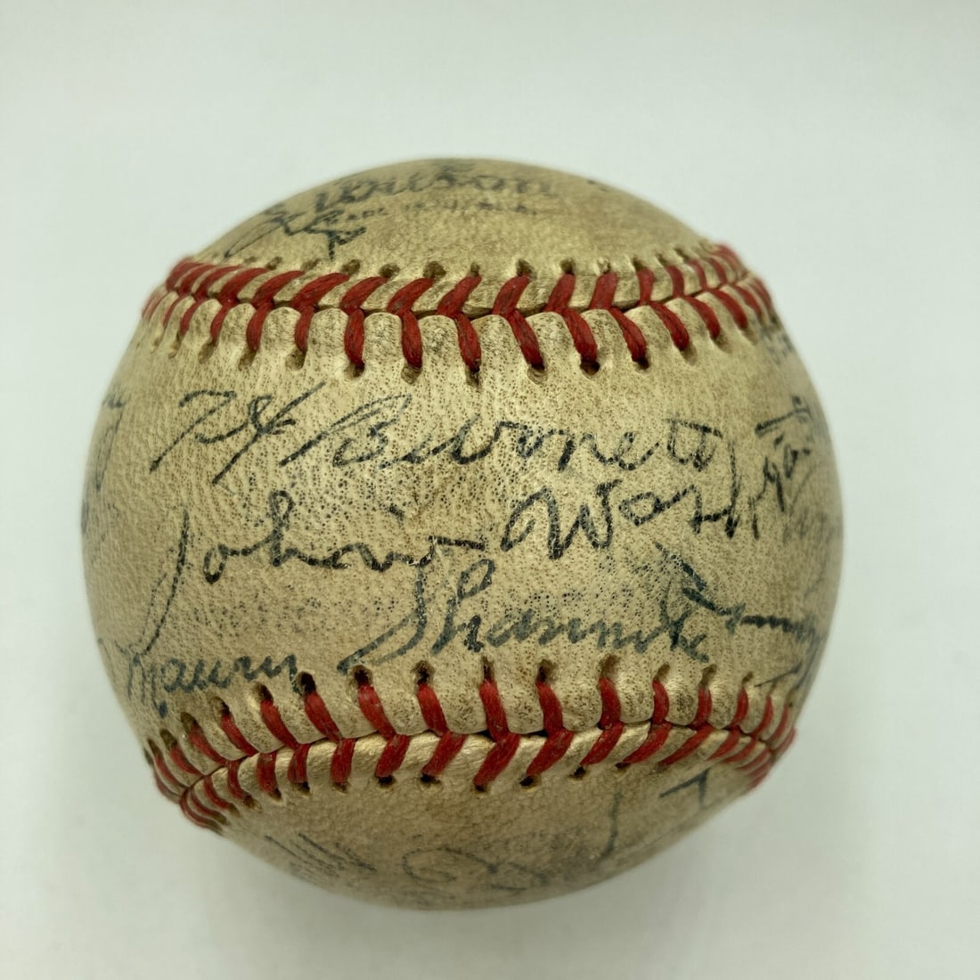 1940 New York Black Yankees Team Signed Baseball PSA DNA LOA: 1940 New York Black Yankees Team Signed Baseball PSA DNA LOA Celebrate the rich history of the Negro Leagues with this rare 1940 New York Black Yankees team signed baseball, authenticated by PSA/DNA.