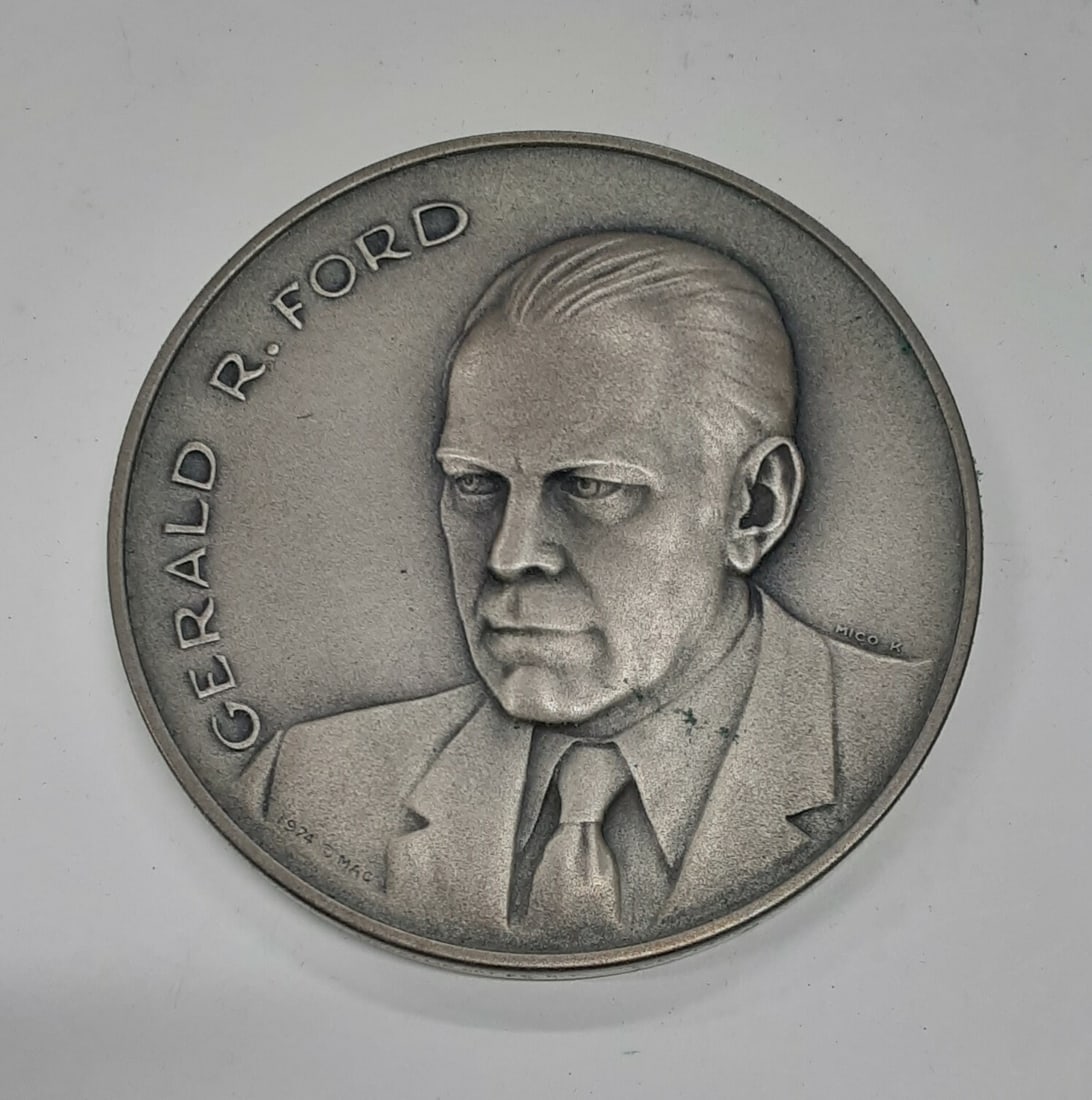 1974 Gerald Ford Inaugural 63MM Medal .999 Fine Silver by Medallic Art: 1974 Gerald Ford Inaugural 63MM Medal .999 Fine Silver by Medallic Art This Gerald R. Ford 1974 inaugural medal commemorates Ford's inauguration as the 38th President of the United States on August 9,
