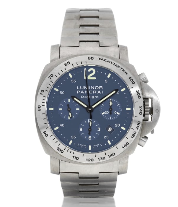 Panerai Luminor Chrono Daylight Titanium Watch Blue Dial PAM00327: Panerai Luminor Chrono Daylight Titanium Watch Blue Dial PAM00327 This Panerai Luminor Chrono Daylight watch features a striking blue dial and is crafted with a robust titanium bezel and bracelet. Des
