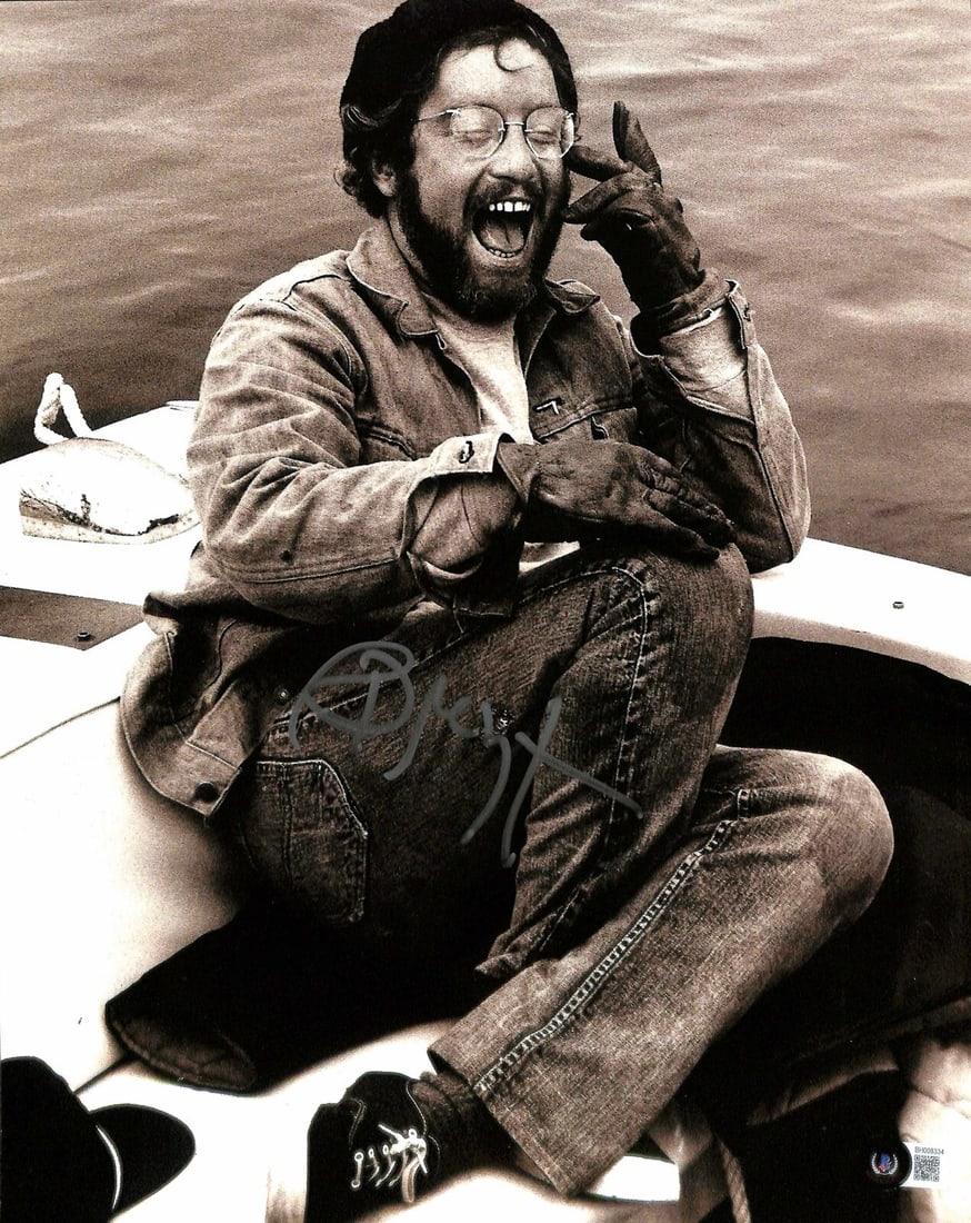 Richard Dreyfuss Autographed 11x14 Jaws Photograph Beckett Authenticated: Richard Dreyfuss Autographed 11x14 Jaws Photograph Beckett Authenticated This is an original 11x14 photograph autographed by Richard Dreyfuss, who portrayed Matt Hooper in the movie Jaws. The signatur