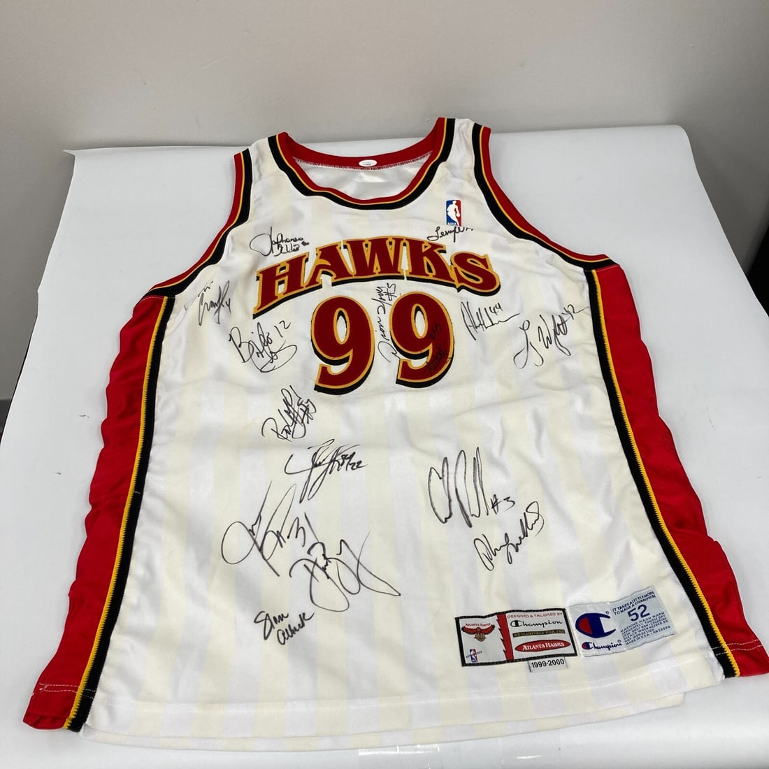 1999-2000 Atlanta Hawks Game Issued Jersey Signed by Dominique Wilkins JSA COA: 1999-2000 Atlanta Hawks Game Issued Jersey Signed by Dominique Wilkins JSA COA This is a 1999-2000 Atlanta Hawks Team Signed Game Issued Jersey featuring the legendary player Dominique Wilkins. The je