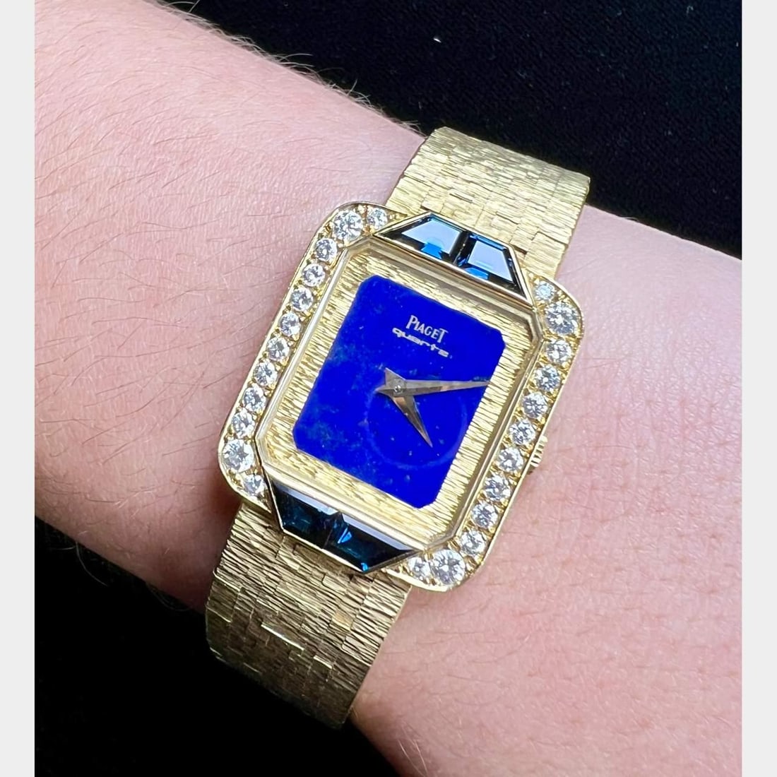 Piaget 18K Yellow Gold Lapis Sapphire Diamond Luxury Watch: Piaget 18K Yellow Gold Lapis Sapphire Diamond Luxury Watch This exquisite Piaget watch features an 18K yellow gold case adorned with a stunning lapis lazuli dial. The watch is elegantly framed by a di