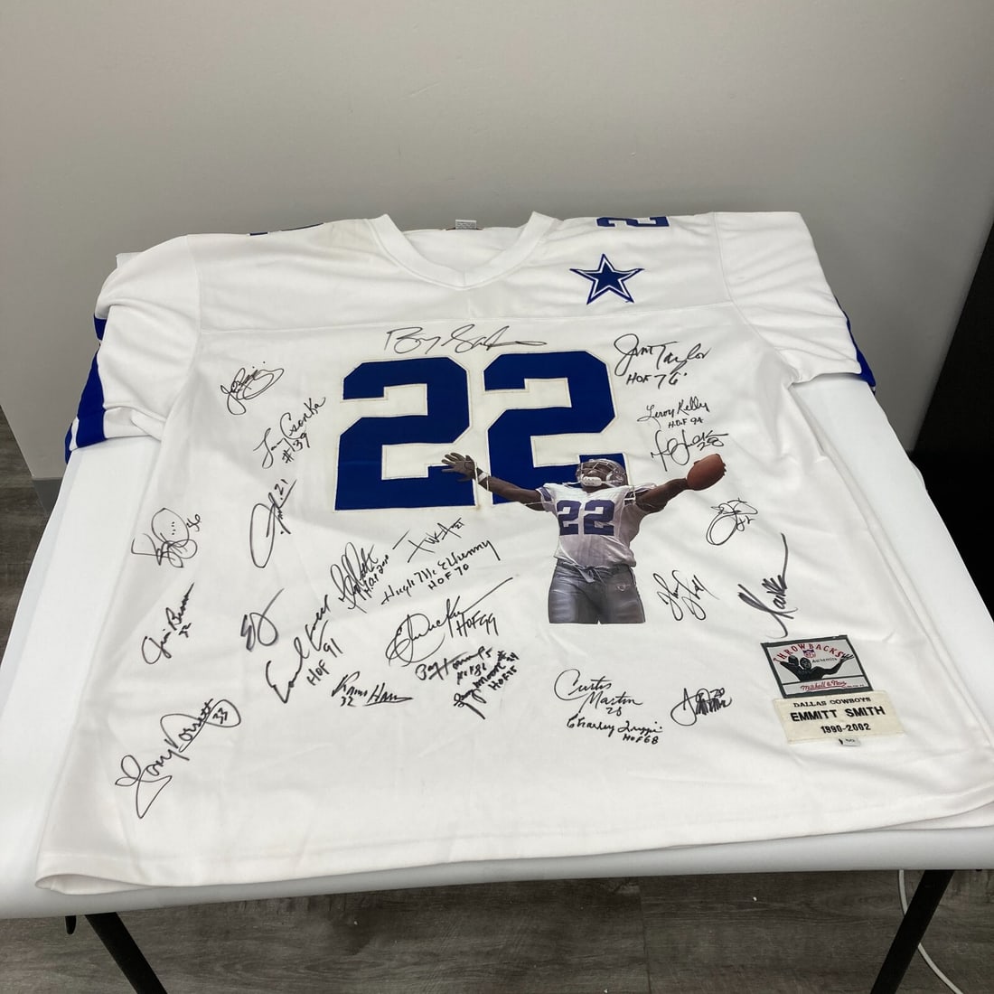 Mitchell & Ness NFL Hall of Fame Jersey 24 Signatures JSA Authenticated: Mitchell & Ness NFL Hall of Fame Jersey 24 Signatures JSA Authenticated Celebrate the legends of football with this authentic Mitchell & Ness jersey, featuring an impressive 24 signatures from NFL Hal