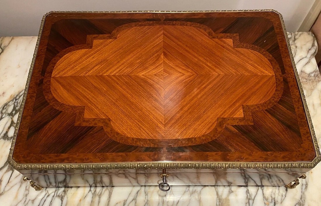 19th Century French Ormolu Inlaid Walnut Poker Chips Box with Lock and Key: 19th Century French Ormolu Inlaid Walnut Poker Chips Box with Lock and Key Discover a stunning 19th-century French poker chips box, beautifully crafted from inlaid walnut and adorned with exquisite or