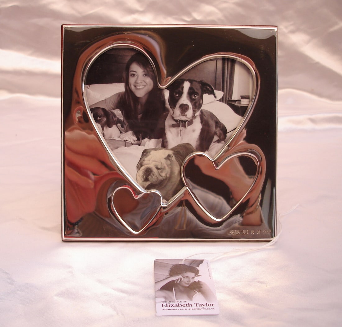 Agatha Ruiz de La Prada Sterling Silver Heart Picture Frame Elizabeth Taylor Estate: Agatha Ruiz de La Prada Sterling Silver Heart Picture Frame Elizabeth Taylor Estate Discover this exquisite heart-shaped sterling silver picture frame crafted by Agatha Ruiz de La Prada, originating f