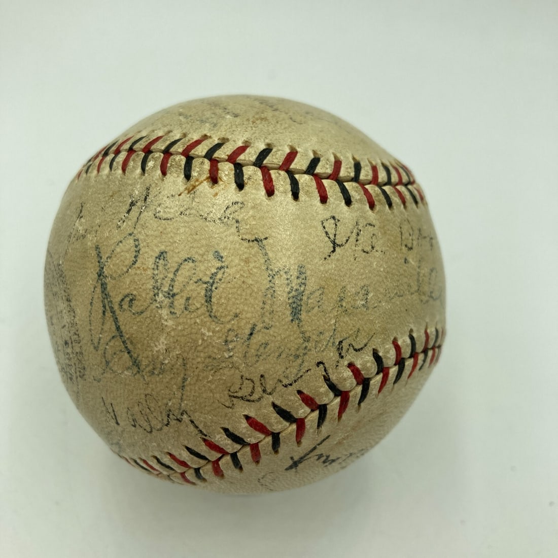 1930 Boston Braves Signed Baseball Wilbert Robinson Rabbit Maranville JSA COA: 1930 Boston Braves Signed Baseball Wilbert Robinson Rabbit Maranville JSA COA This authentic 1930 Boston Braves signed baseball features the autographs of eighteen notable players, including Wilbert R