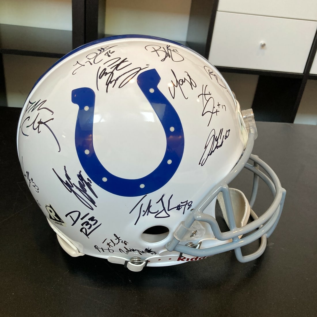 2005 Colts Team Signed Helmet Peyton Manning JSA Authenticated: 2005 Colts Team Signed Helmet Peyton Manning JSA Authenticated This authentic helmet, celebrating the 2005 Indianapolis Colts' remarkable 14-2 season, features signatures from 28 team members, includi