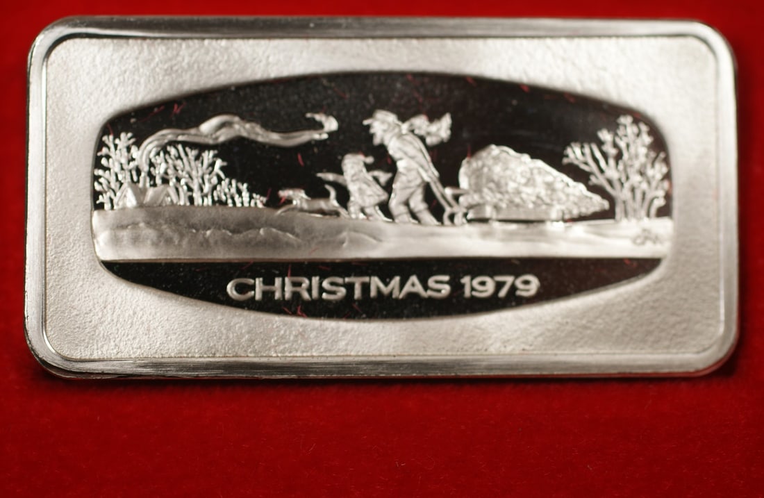1979 Silver Christmas Medal Bringing Home The Yule Tree with Box and COA: 1979 Silver Christmas Medal Bringing Home The Yule Tree with Box and COA This 1979 Franklin Mint Silver Christmas Ingot, titled 'Bringing Home The Yule Tree,' is an un-used medal crafted in silver. It