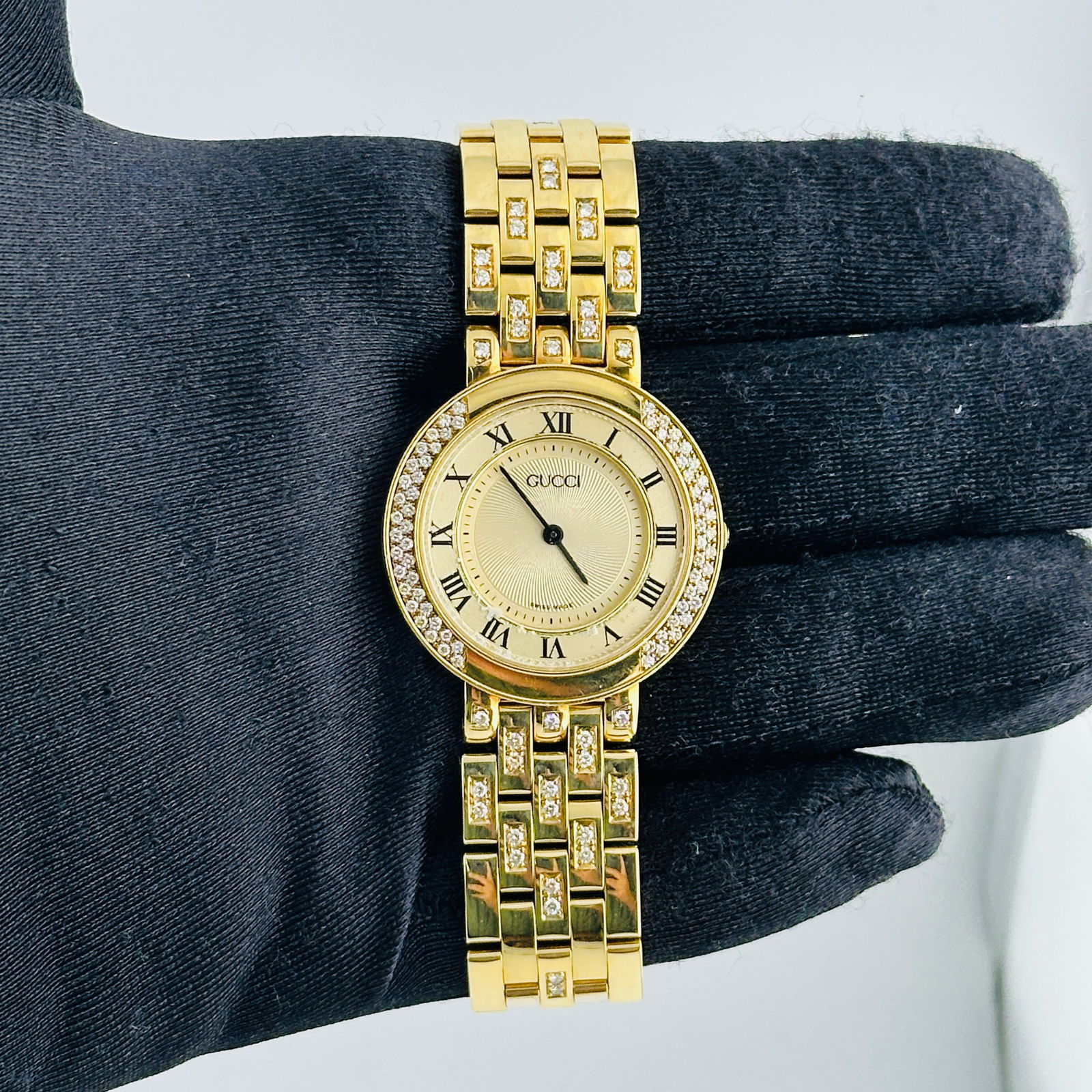 Ref 751M 33mm Gucci Watch Yellow Gold Tone Dial (1 of 4)